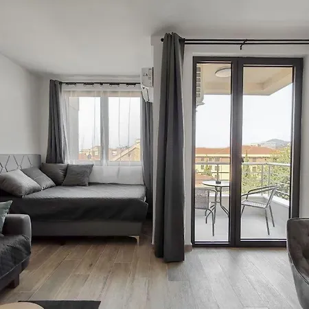 Apartman No1 Reos Apartment *