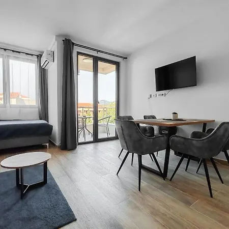 Apartman No1 Reos Apartment *
